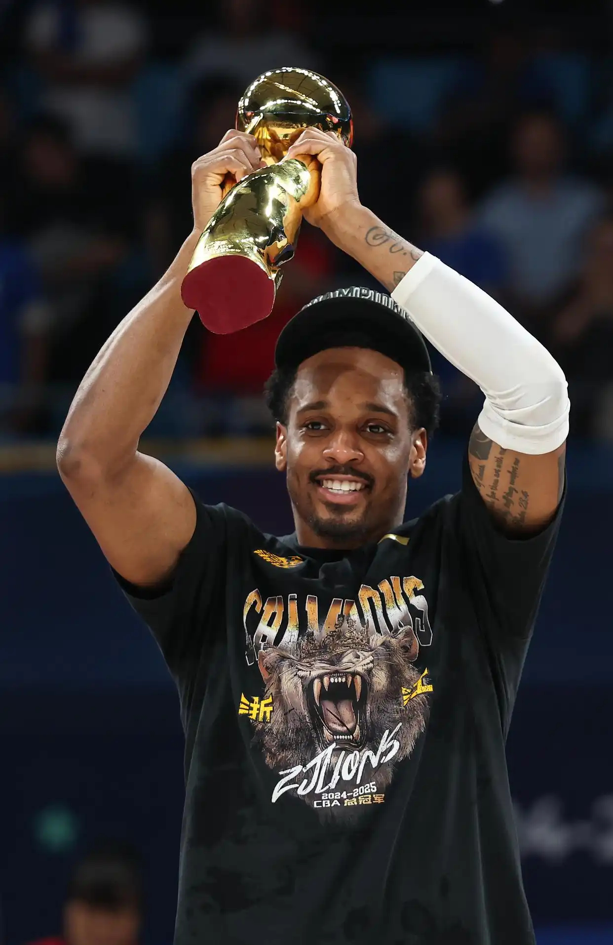 广厦男篮关键时刻篮板制胜，志在欧篮联名次提升，话题不断，更衣室氛围转暖(灌篮101国语版免费观看)