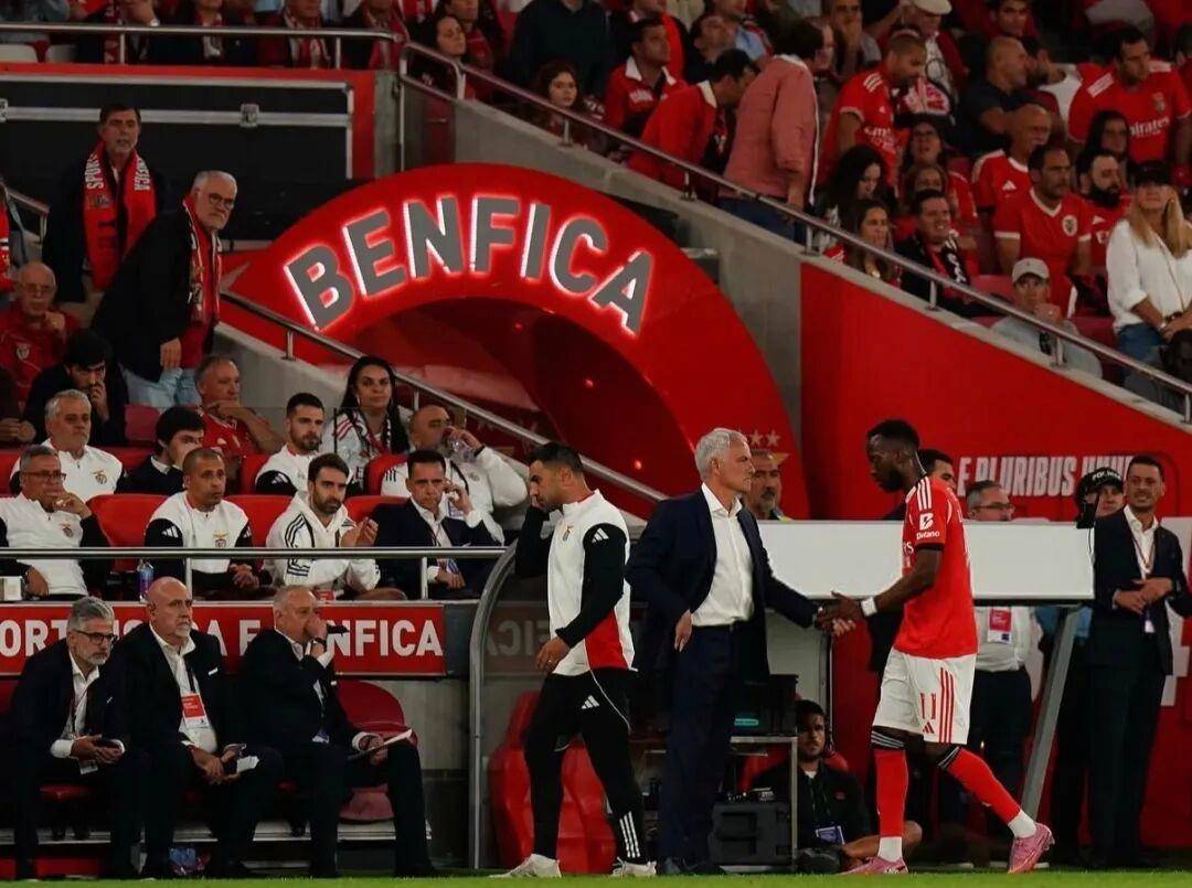 冲刺阶段葡超传出新动向；新奥尔良鹈鹕临场应变；管理层表态：更衣室稳定；阵容厚度经受考验的简单介绍