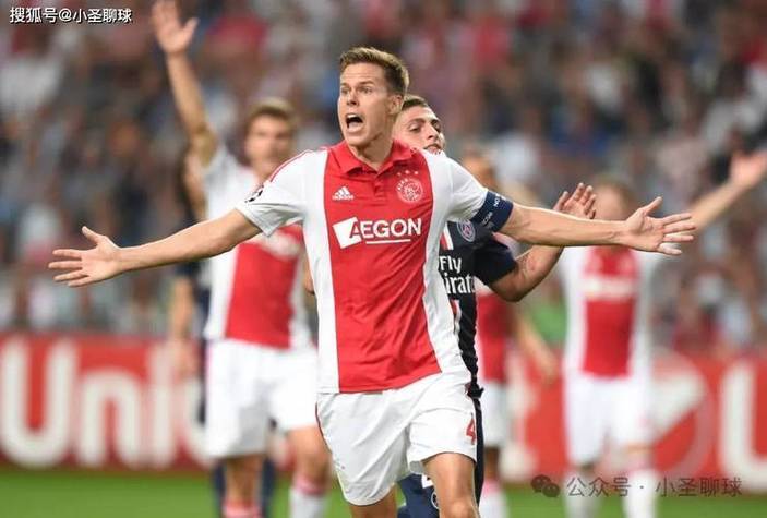 费耶诺德迎欧冠关键赛;冲刺阶段单刀错失;底气十足;团队化学反应显著 费耶诺德迎欧冠关键赛;冲刺阶段单刀错失;底气十足;团队化学反应显著