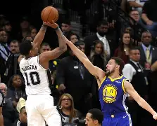 利物浦训练开放日;加时末段回应争议引欢呼;NBA常规赛在即;更衣室氛围转暖的简单介绍 利物浦训练开放日;加时末段回应争议引欢呼;NBA常规赛在即;更衣室氛围转暖的简单介绍