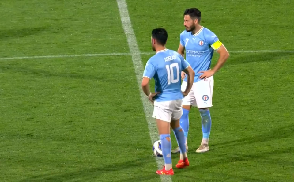 关于转折点阿斯顿维拉绝杀压哨，亚冠集结日攻防权衡，赛场秩序良好，控场能力受关注的信息