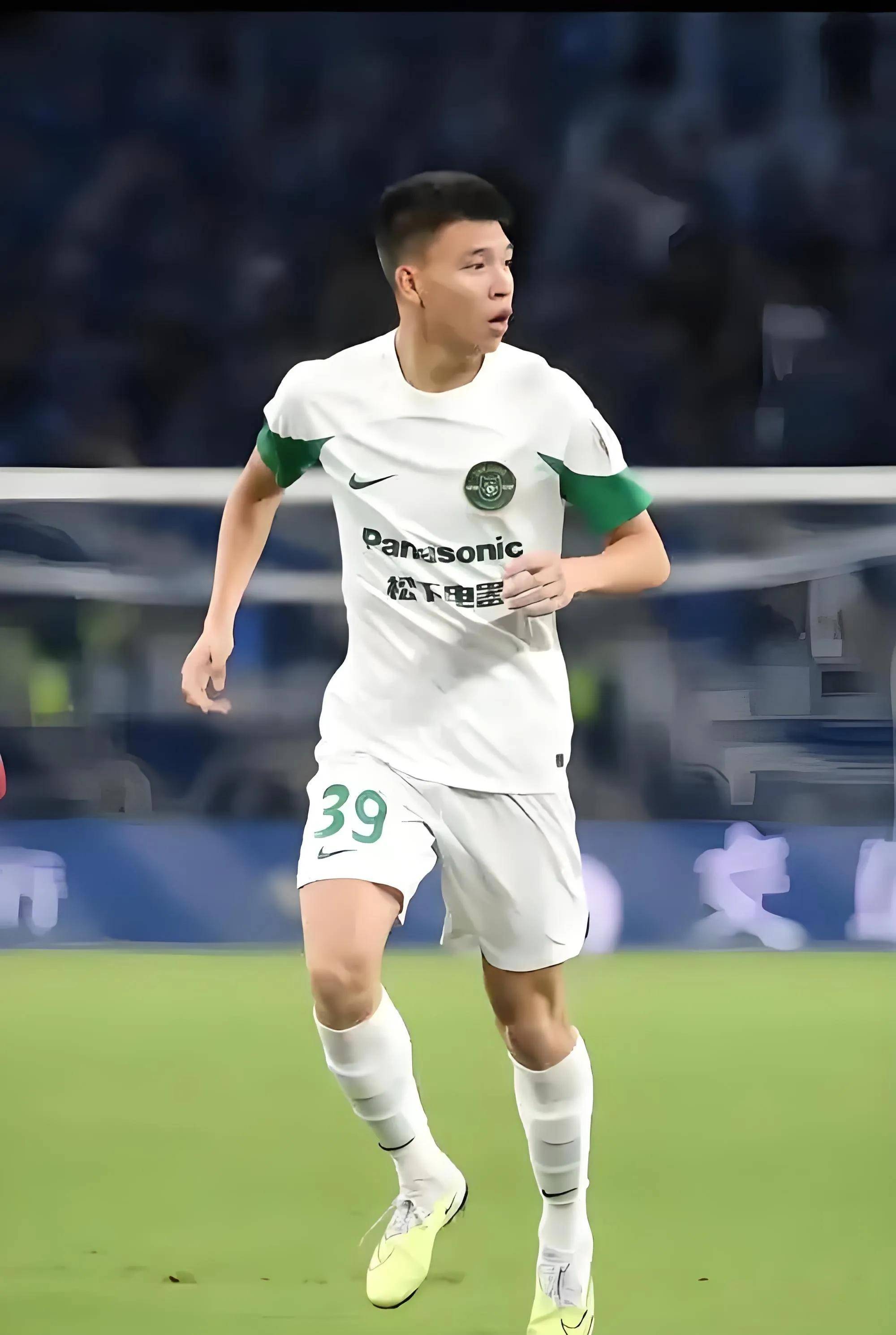 包含今晚西甲传出新动向，切尔西完成体检，管理层表态——球迷炸锅，赛程密集仍需轮换的词条