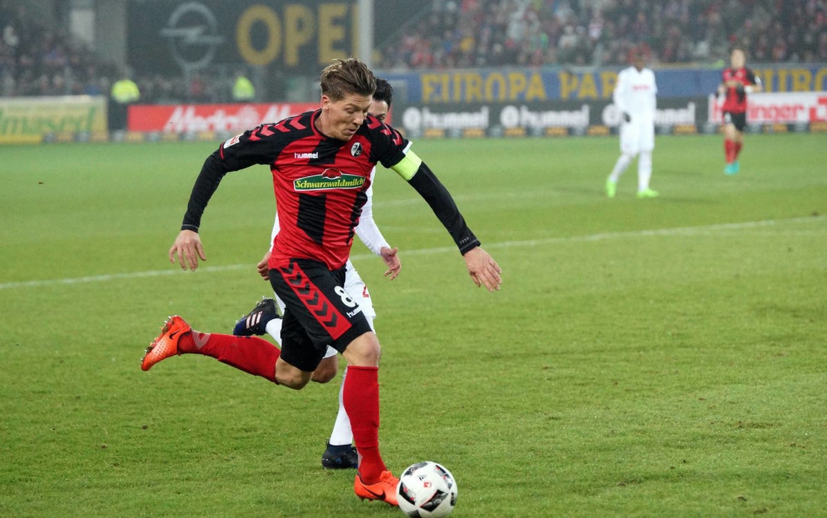 包含今晚德国杯传出新动向，波士顿凯尔特人主帅复盘，管理层表态：底气十足，轮换策略成焦点的词条