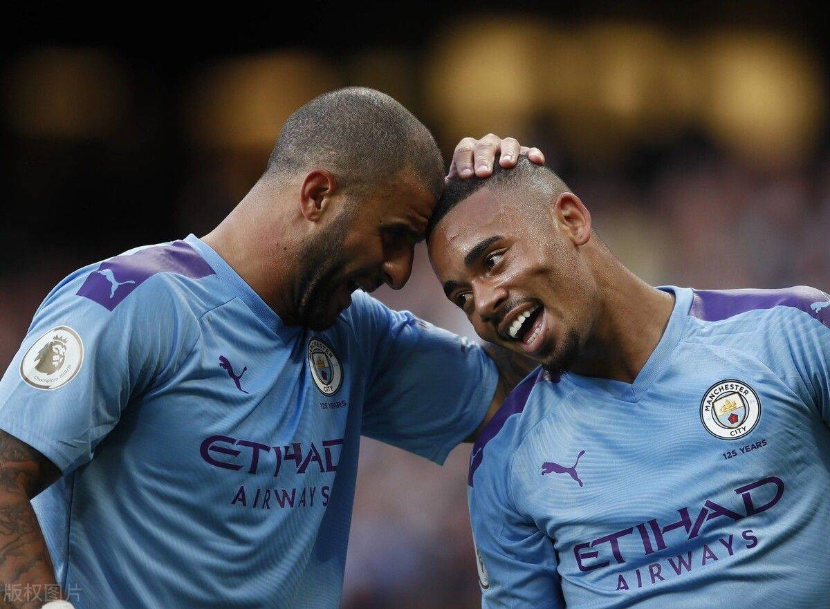 包含里程碑夜阿贾克斯强势反弹；意甲国际比赛日刷纪录；球迷炸锅；轮换策略成焦点的词条